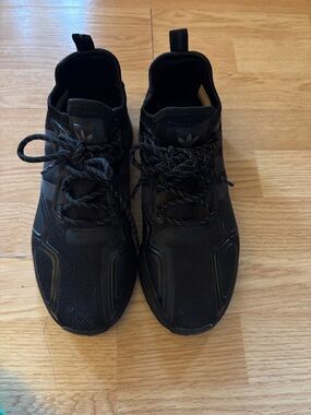 adidas women’s Black Lightweight Athletic Sneakers